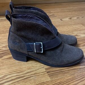 UGG Women's Chocolate Suede Ankle Boots